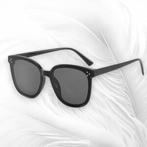 Black Square Sunglasses Dark Lenses